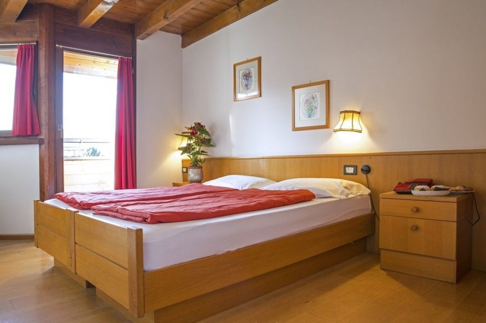 Hotel San Valier Cavalese Esterno foto